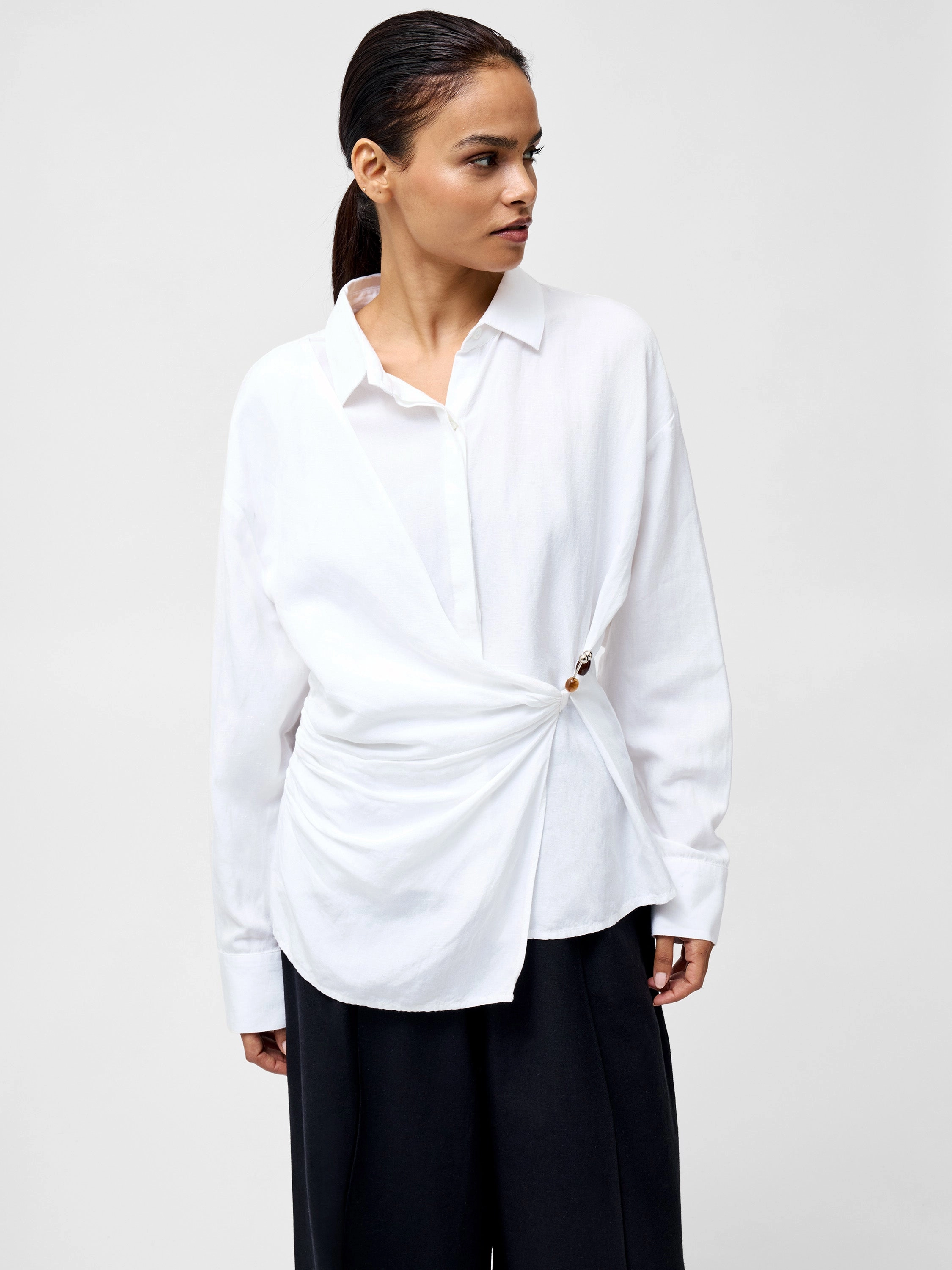 Auri Linen Clasp Shirt