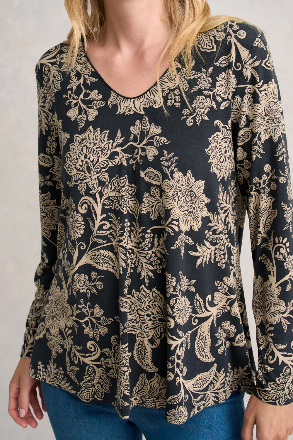 V-Neck Relaxed T-Shirt - Black & Stone Paisley